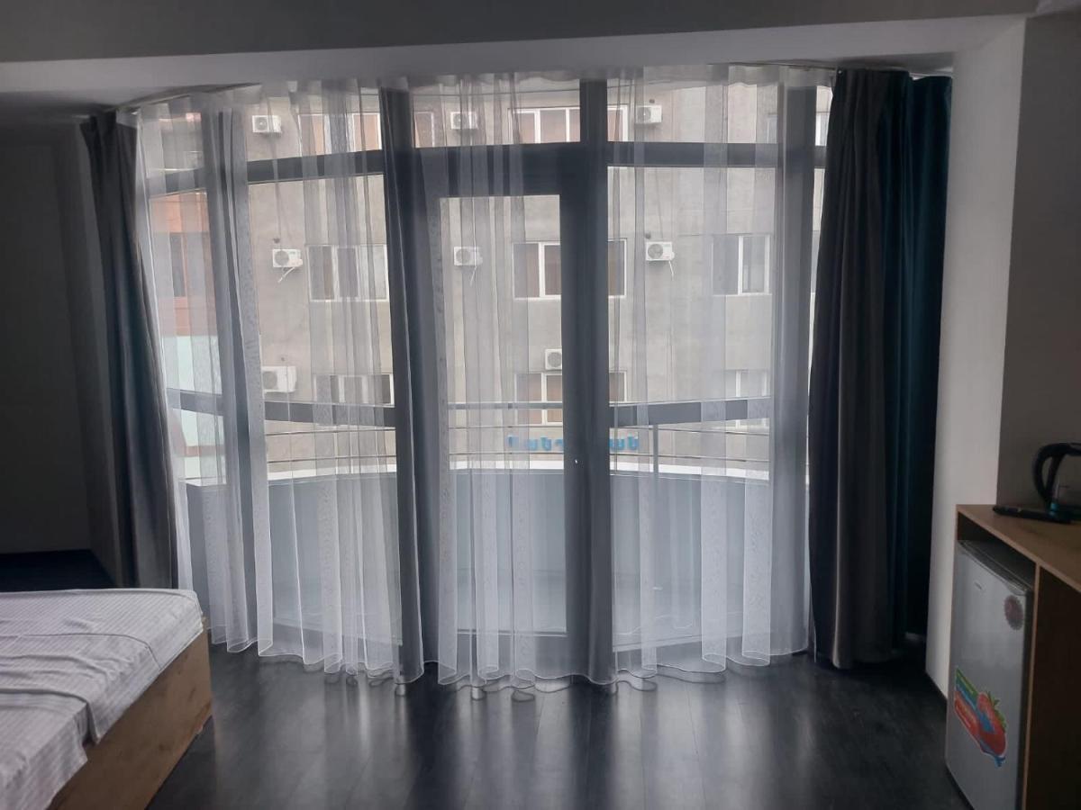 Friendly Hotel 耶烈万 外观 照片