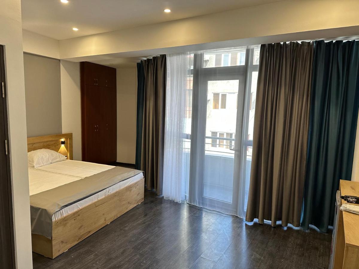 Friendly Hotel 耶烈万 外观 照片