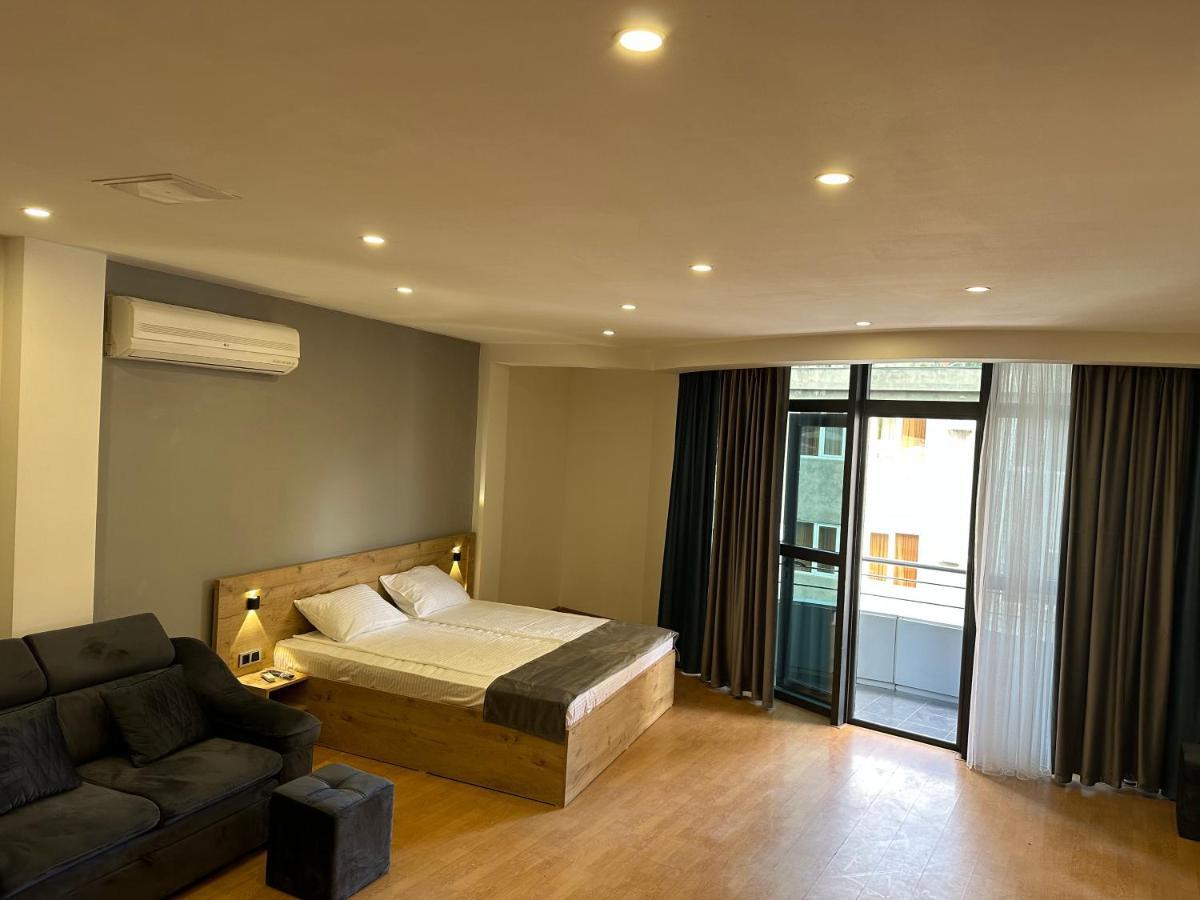 Friendly Hotel 耶烈万 外观 照片