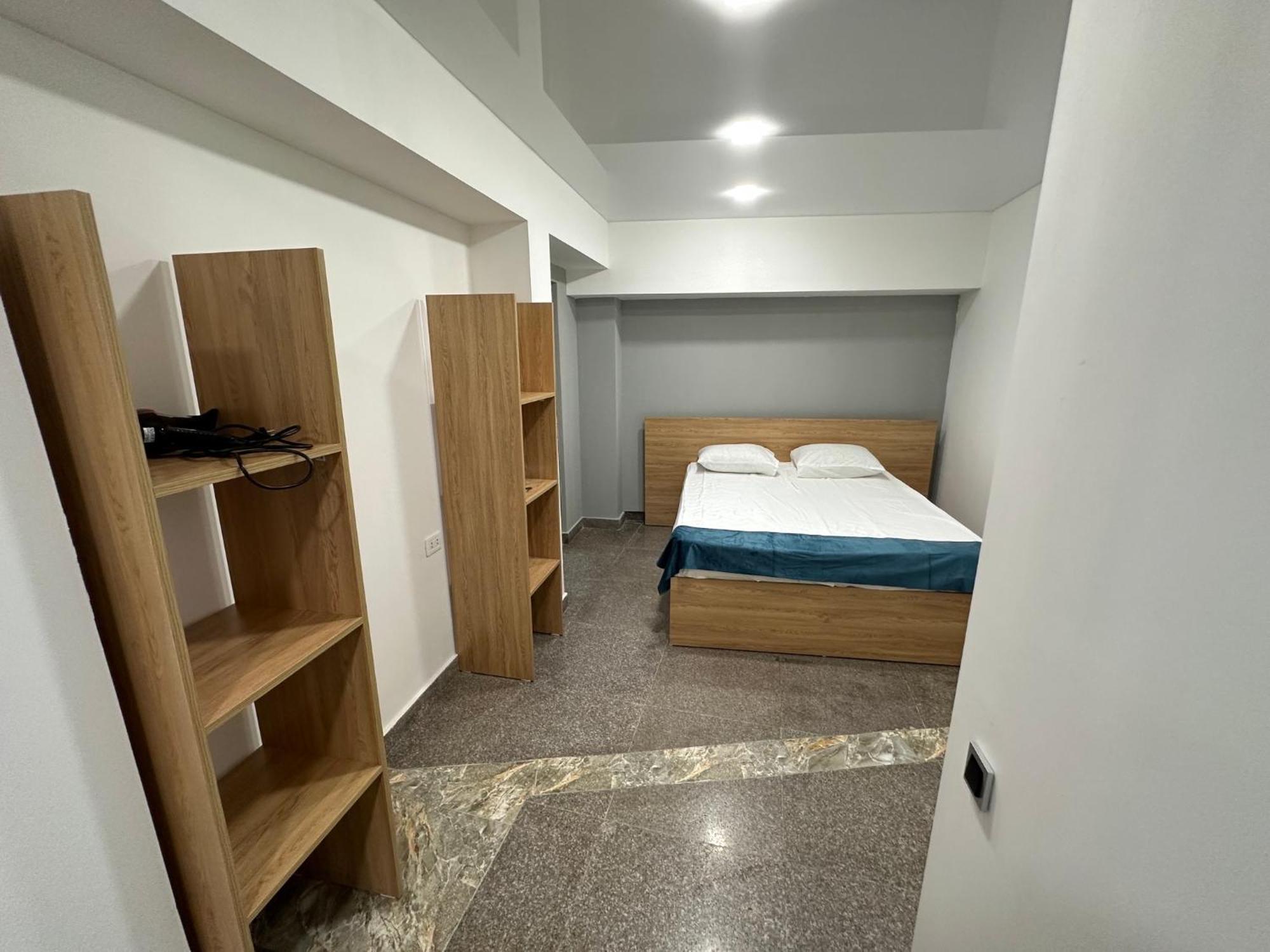 Friendly Hotel 耶烈万 外观 照片