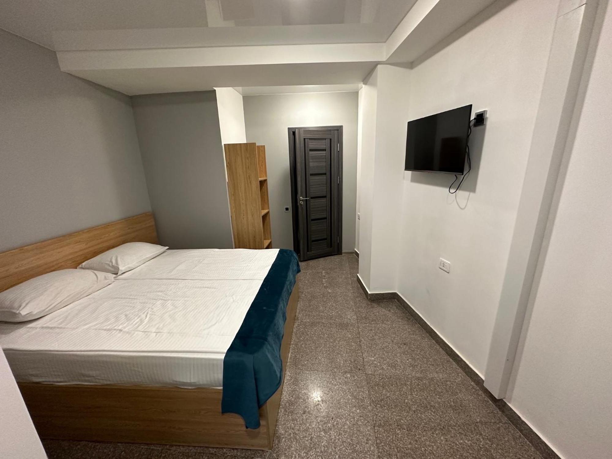 Friendly Hotel 耶烈万 外观 照片
